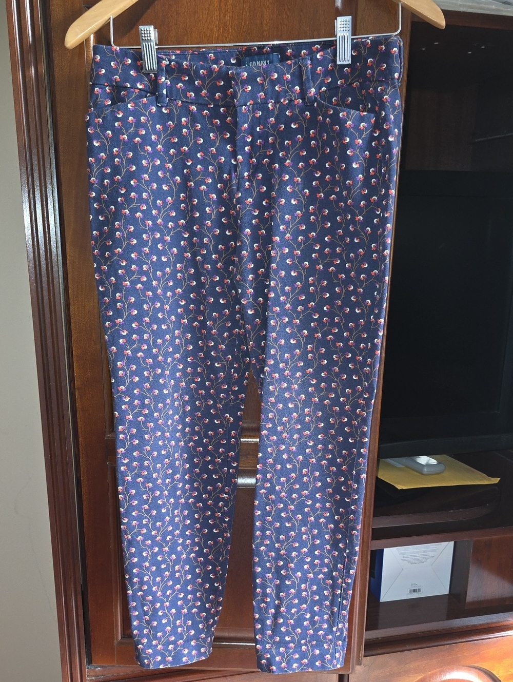 Old Navy Mid Rise Pixie Ankle Pants 6